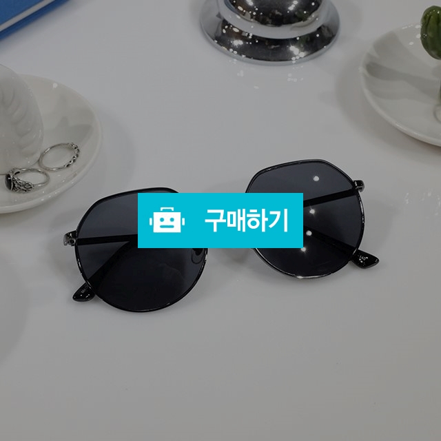 각진 블랙 오버사이즈 틴트 선글라스 BS3955C4 / 바카날리아님의 스토어 / 디비디비 / 구매하기 / 특가할인