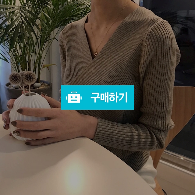 슬림 골지 브이넥 랩 니트 / 라움하제 / 디비디비 / 구매하기 / 특가할인