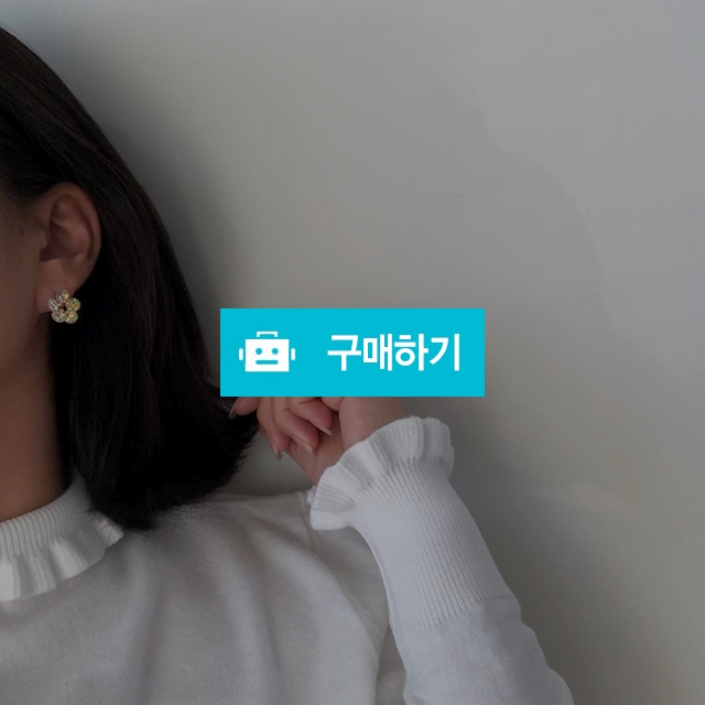 베노잇 글라스 플라워 이어링 꽃 사랑스러운 귀여운 여성스러운 러블리 매력적인 데일리 심플한 귀걸이 / 베노잇 / 디비디비 / 구매하기 / 특가할인