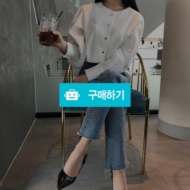 라운드 핀턱 퍼프 블라우스 / 기다리다for / 디비디비 / 구매하기 / 특가할인