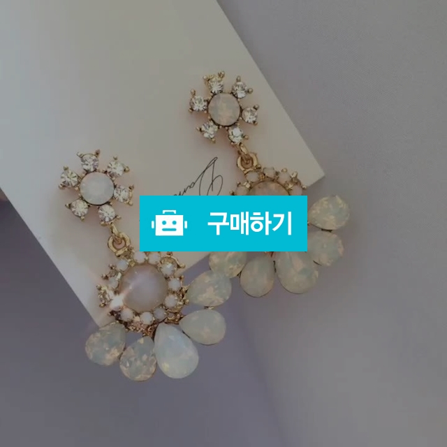 웨딩꽃잎 귀걸이(화이트) / DamiKwon님의 스토어 / 디비디비 / 구매하기 / 특가할인