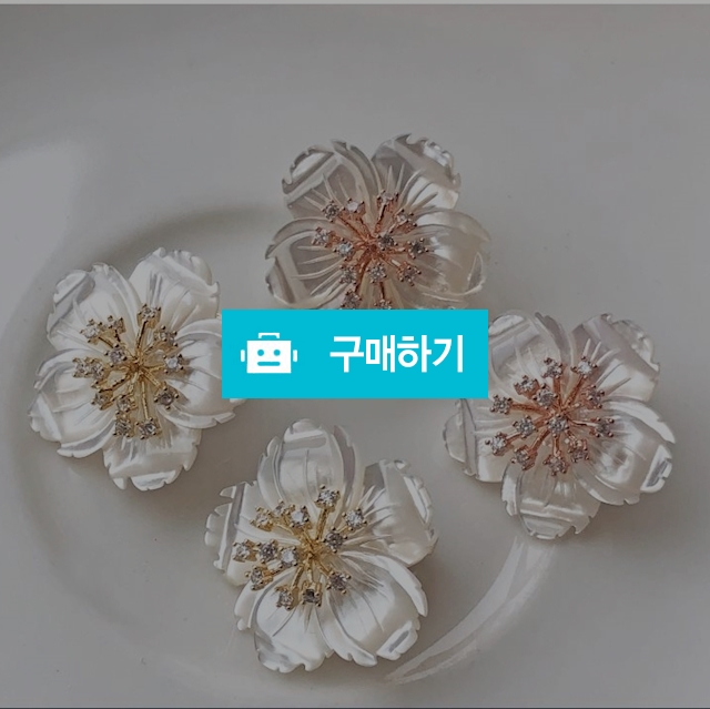(귀찌 가능)천연자개 벚꽃 은침 귀걸이 / 러블홀릭 / 디비디비 / 구매하기 / 특가할인