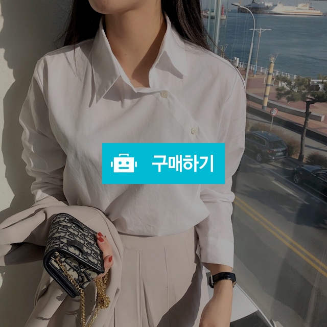 사선 버튼 바이오코튼 크롭셔츠 / 엣모스피어 / 디비디비 / 구매하기 / 특가할인