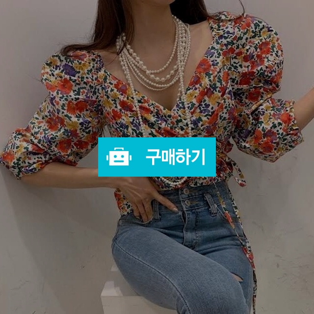 브이넥 어깨 퍼프 잔꽃 블라우스 / 장위동홍당무님의 스토어 / 디비디비 / 구매하기 / 특가할인
