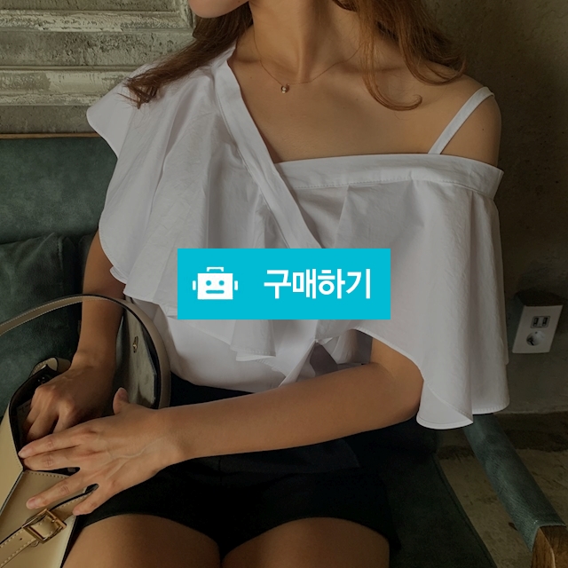 프릴 오프숄더 나시 랩 블라우스 / 비쇼님의 스토어 / 디비디비 / 구매하기 / 특가할인