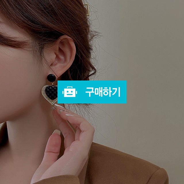 [HO]블랙하트 체크 큐빅 귀걸이[은침] / elrismall님의 스토어 / 디비디비 / 구매하기 / 특가할인