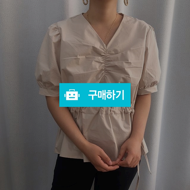 브이넥 스트랩 튤립 셔링 반팔블라우스 / 에클 / 디비디비 / 구매하기 / 특가할인