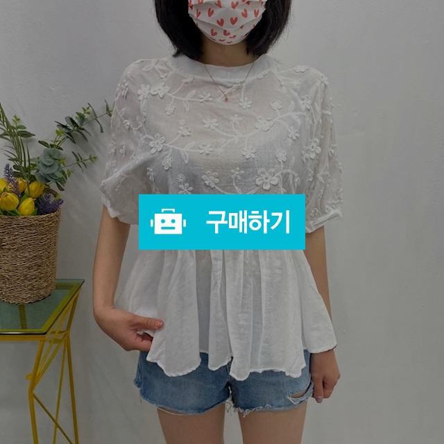 입체 꽃 프릴 반팔 블라우스 / 민클로즈 / 디비디비 / 구매하기 / 특가할인