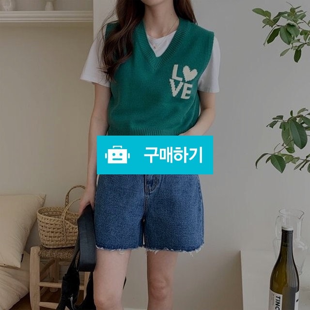 브이넥 러브 레터링 자가드 크롭 니트 조끼 N332111K / 소행샵 / 디비디비 / 구매하기 / 특가할인